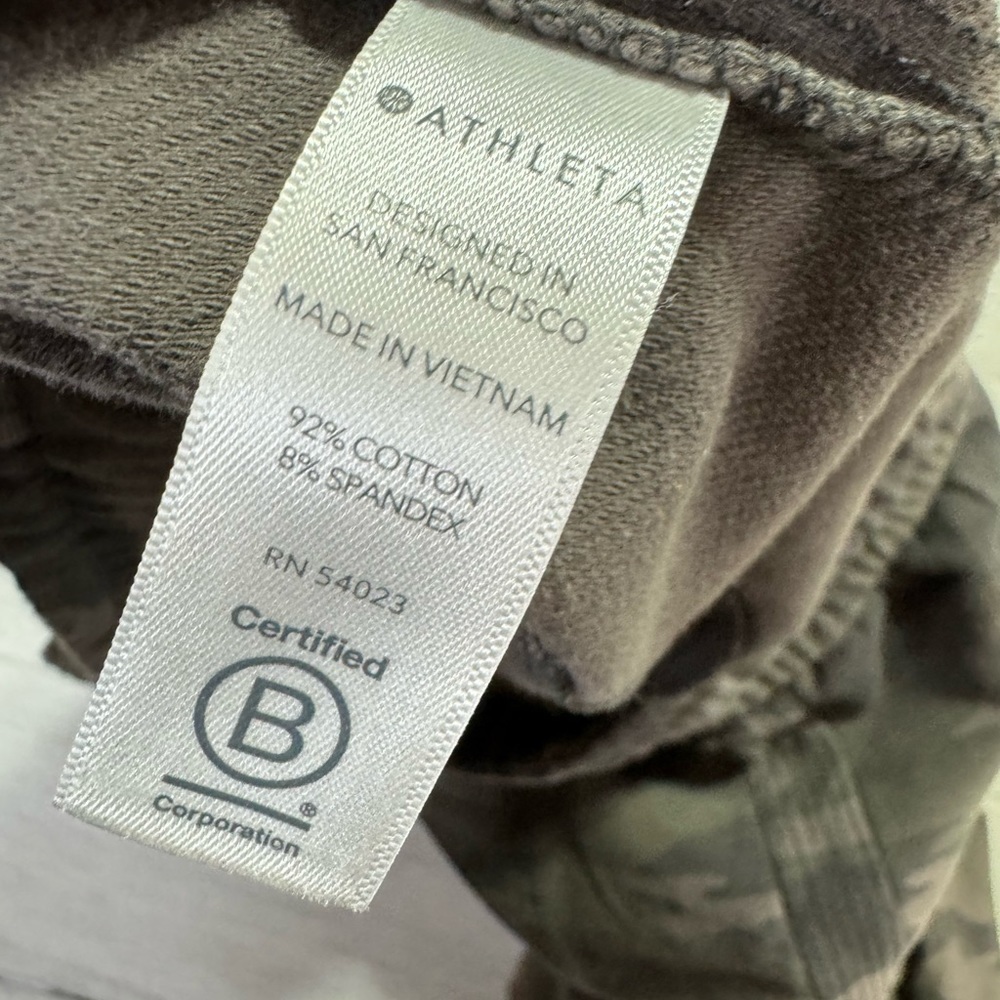 Athleta Gray/Green Camo Farallon Jogger, Size 4 - Picture 8 of 13